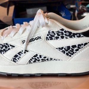 Tennis shoes size 9 woman’s